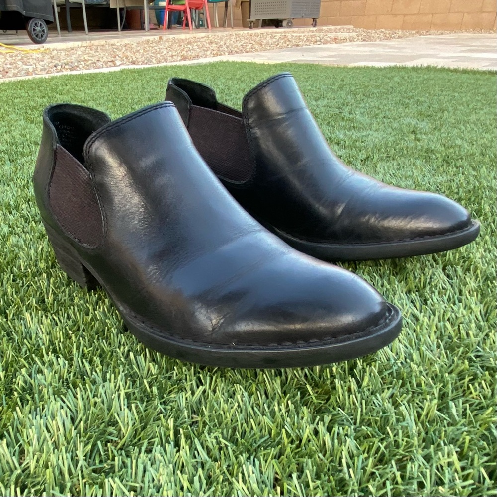 Born Dallia Black Leather Ankle Booties Women’s Size 7 Slip On Heel Boots